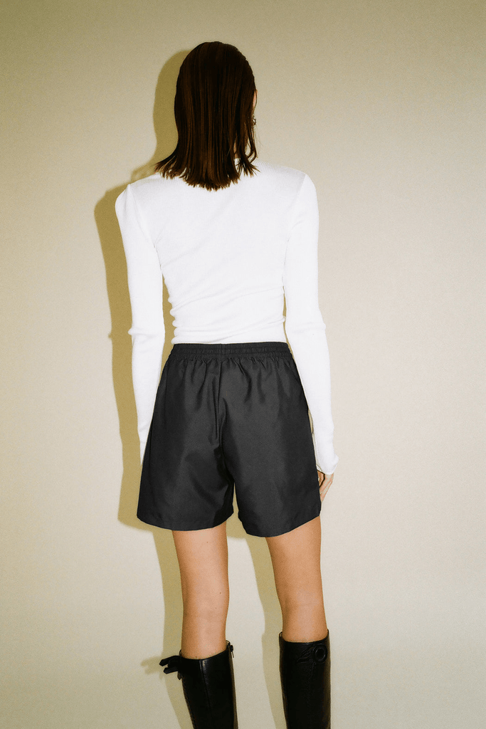 CALVÌA SHORTS